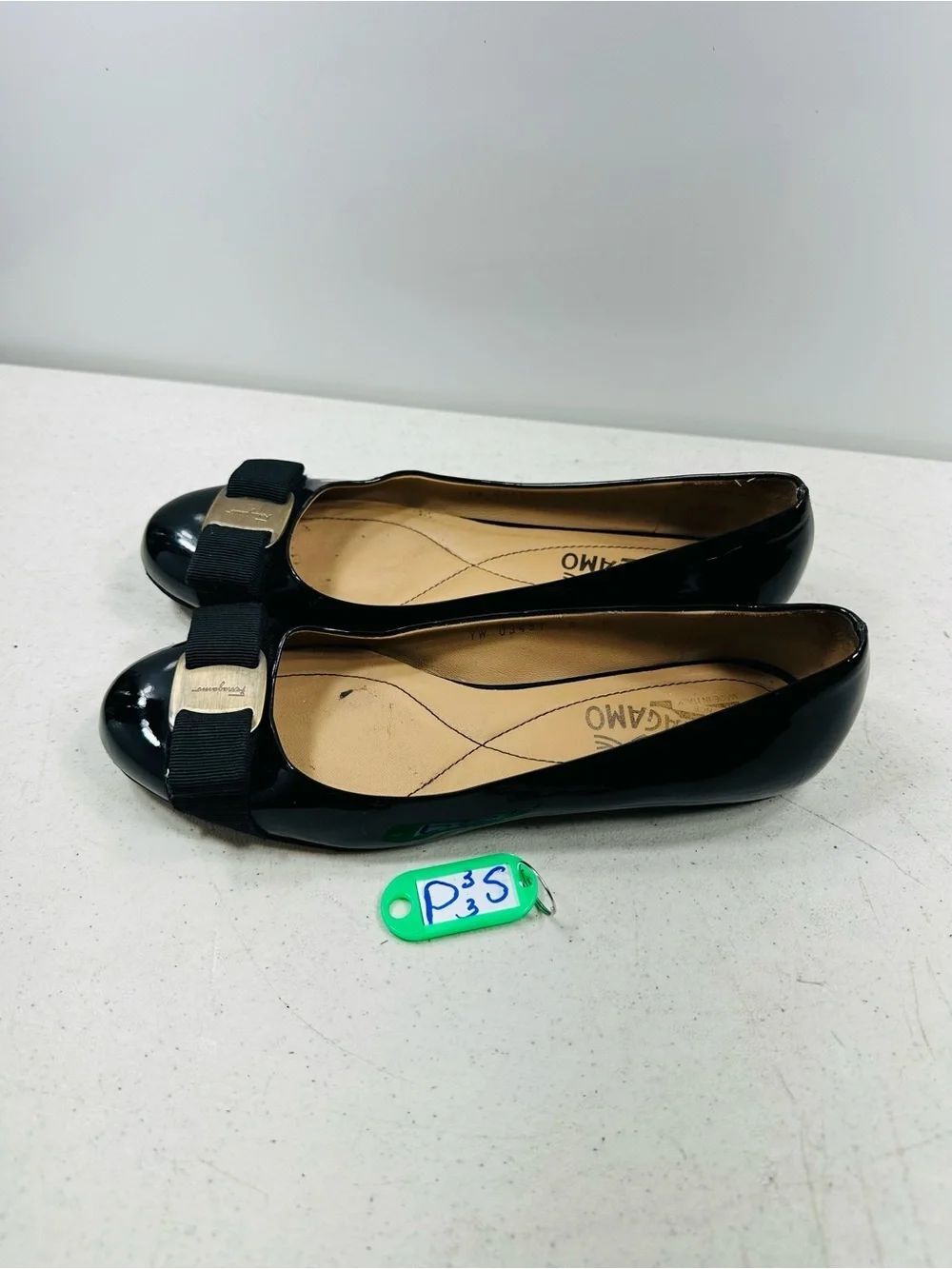 Ferragamo Varina ballet flats size 6 B